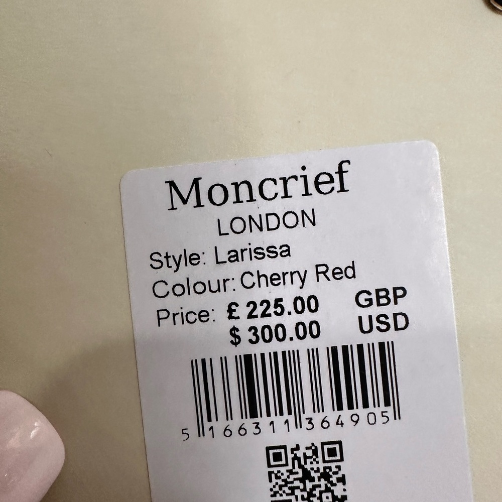 Moncrief London Larissa Style Wallet in Cherry Red. British Luxury Brand. - Picture 5 of 5